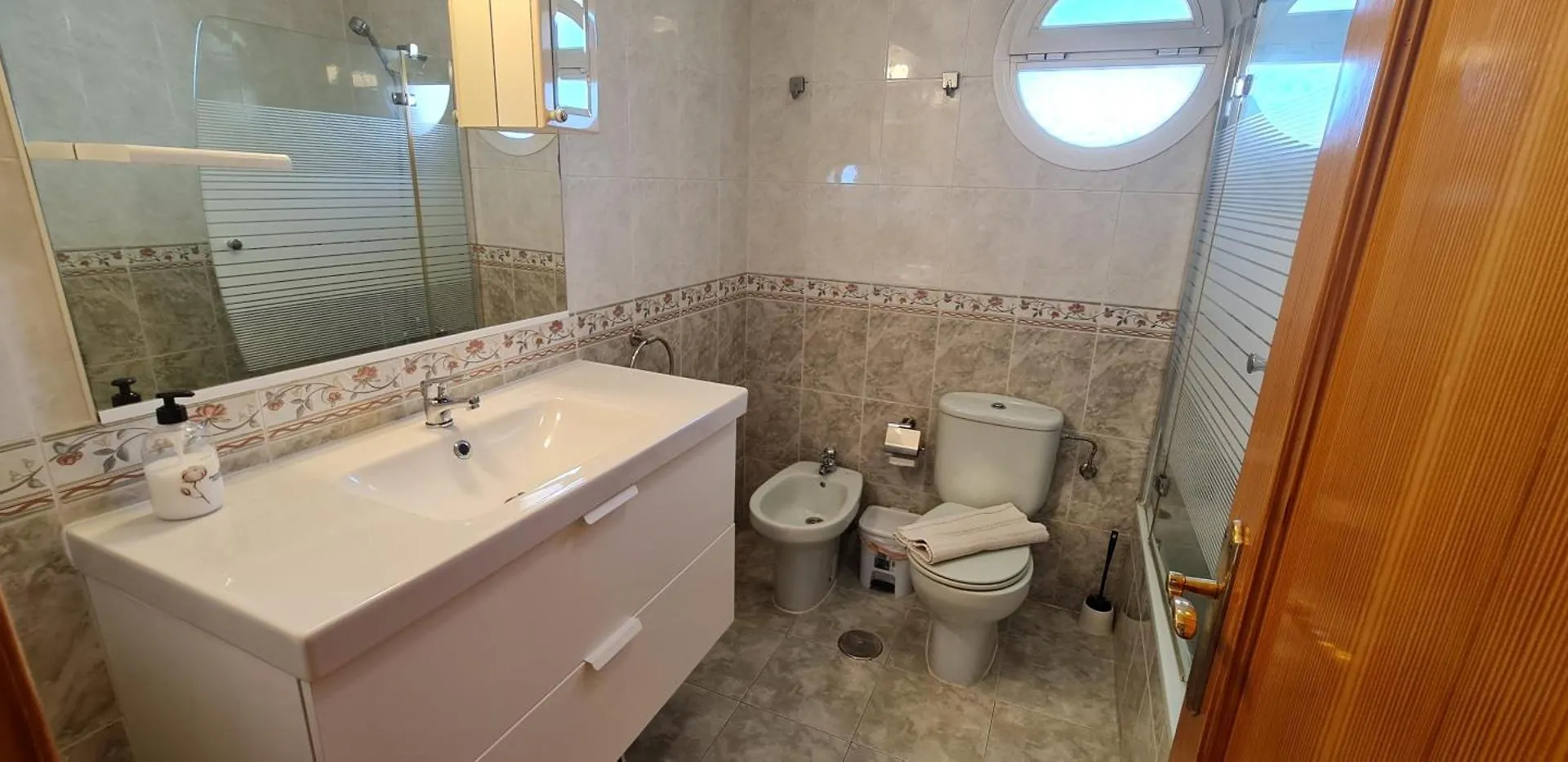 Pool & Parking Boliches Beach Fuengirola
